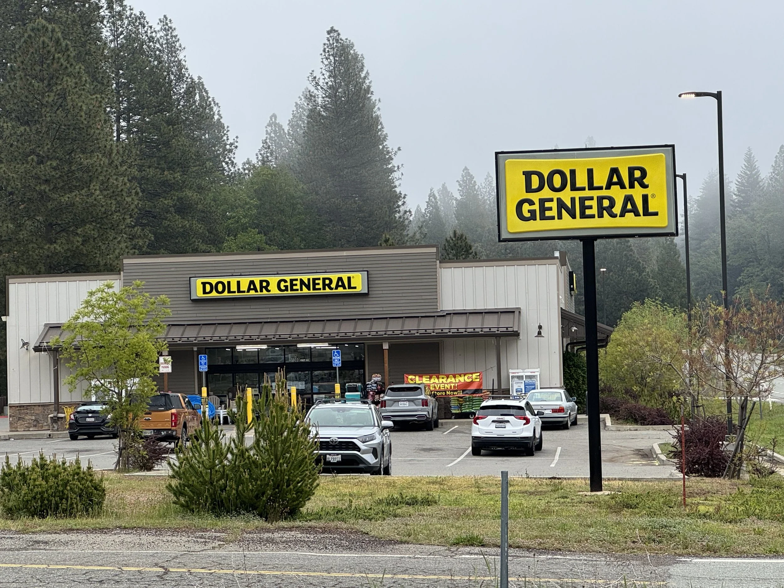 Dollar General storefront