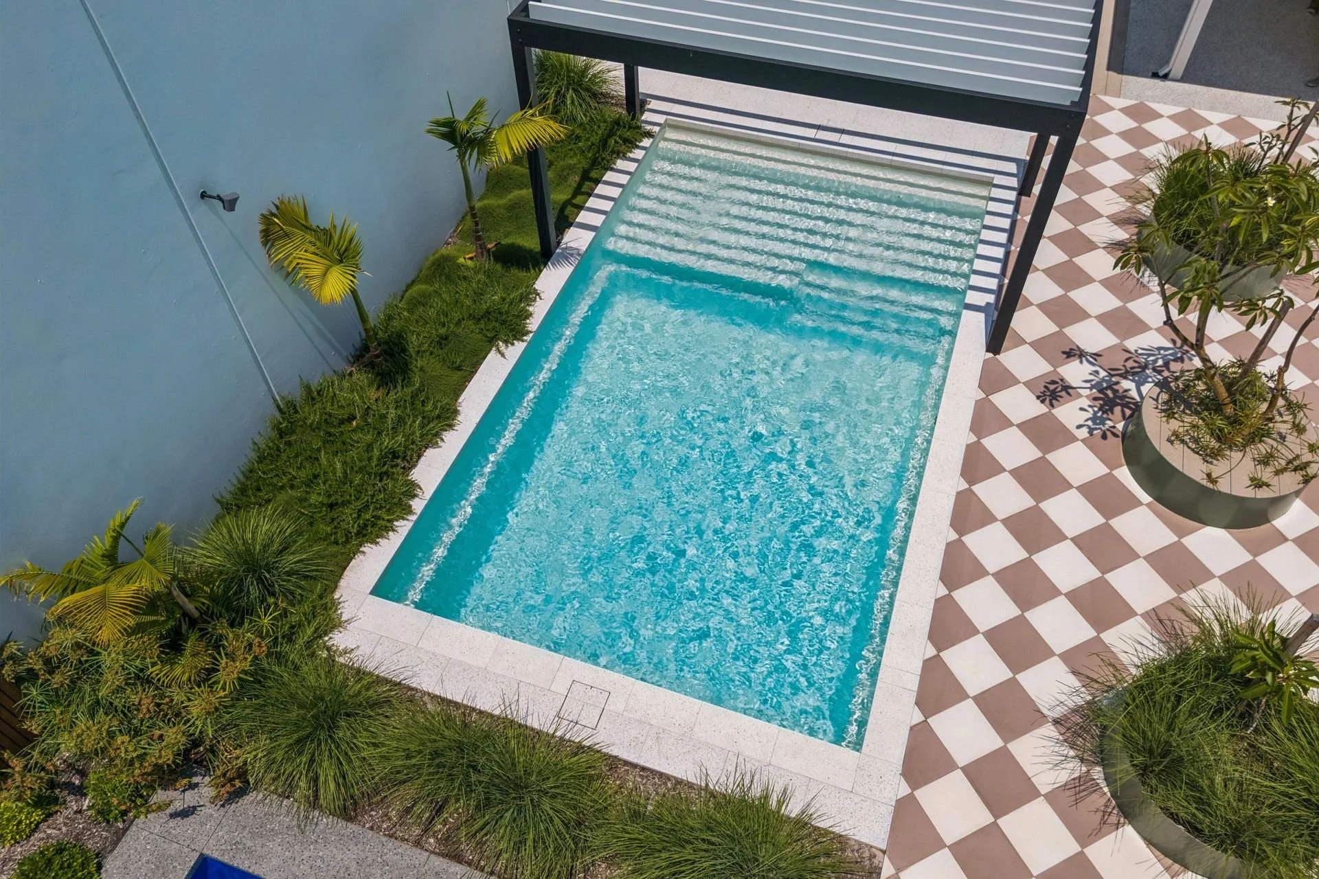 Size: 7.6m x 4.4m ~ Colour: Beach Shimmer