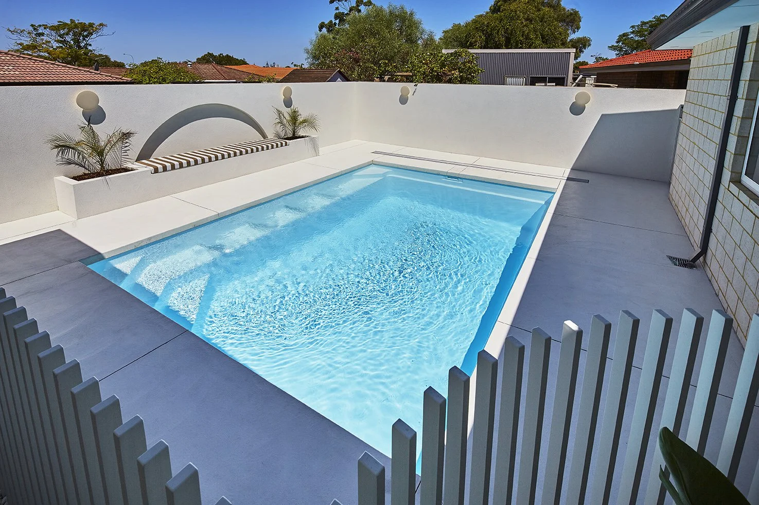 Size: 6.2m x 4.4m ~ Colour: Alpine White Shimmer