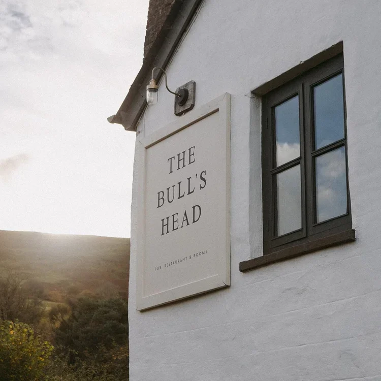 wild-by-nature-the-bulls-head-inn-herefordshire-exterior-123.webp