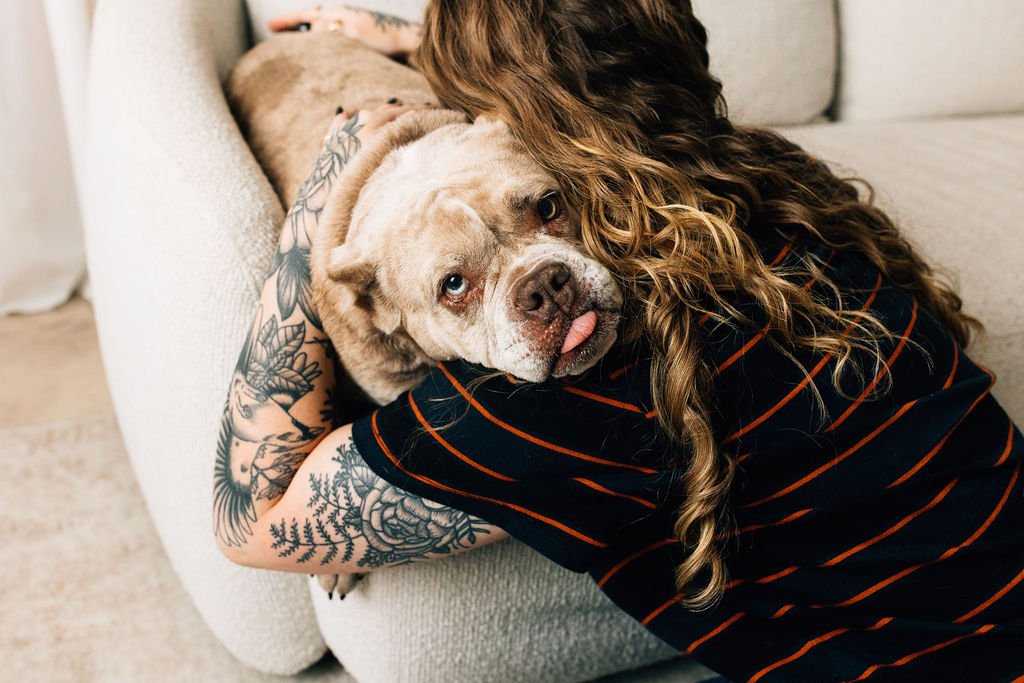 A woman hugging a bulldog