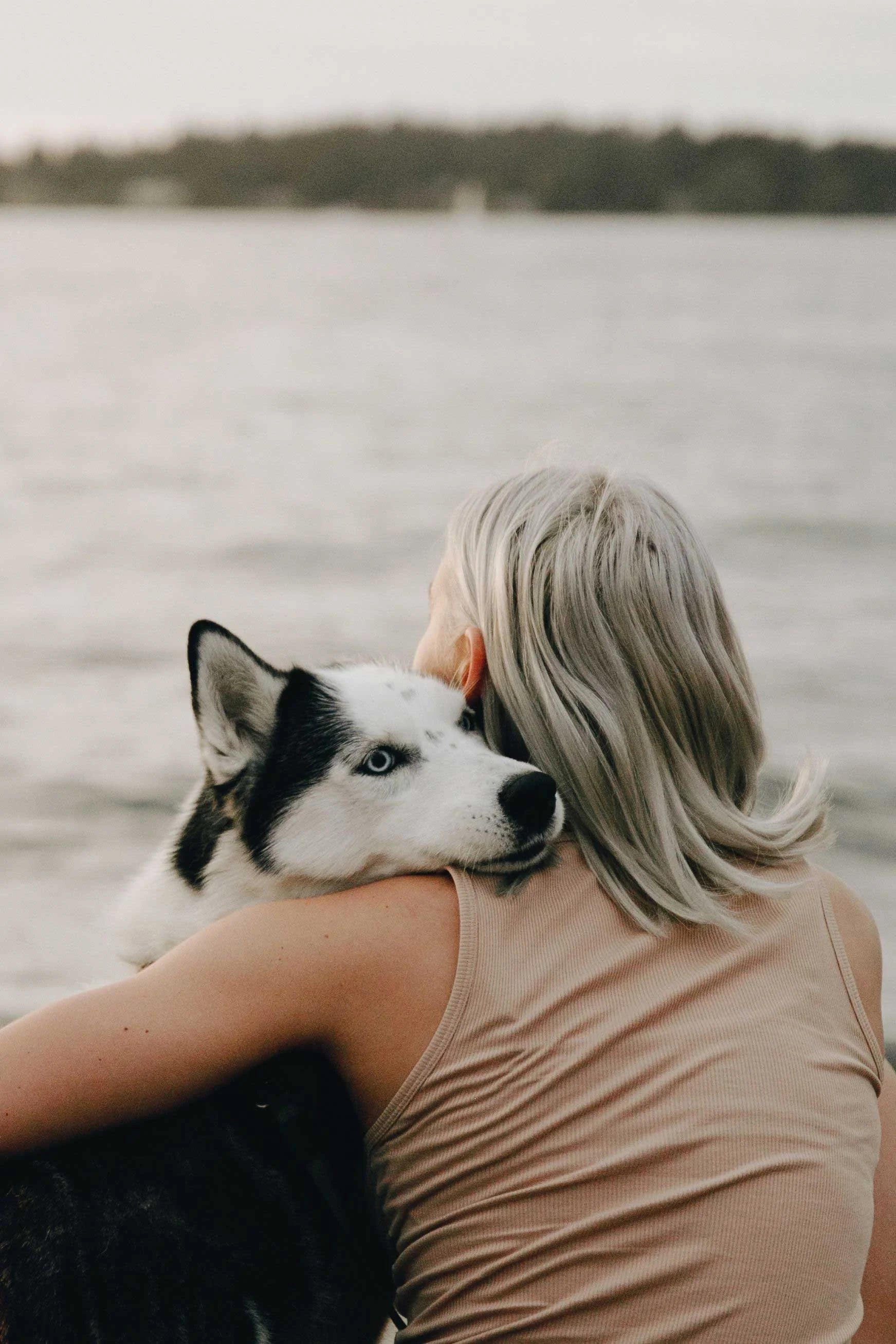 How to Support a Friend Through Pet Loss: What to Do &amp; Not Do