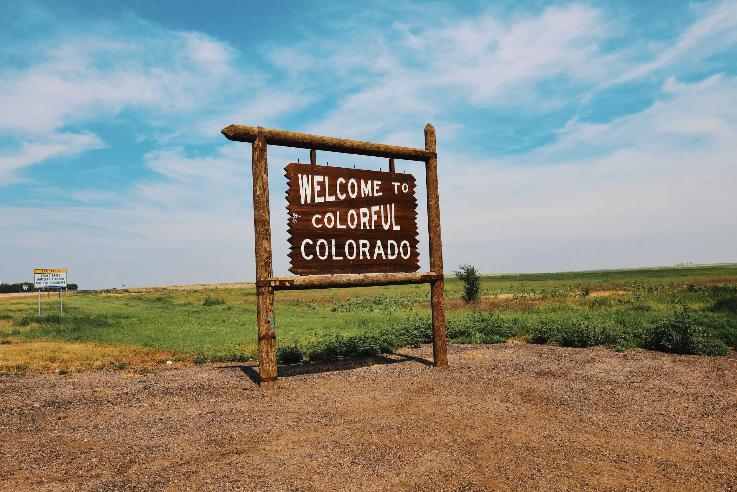 the wooden welcome to colorful colorado sign