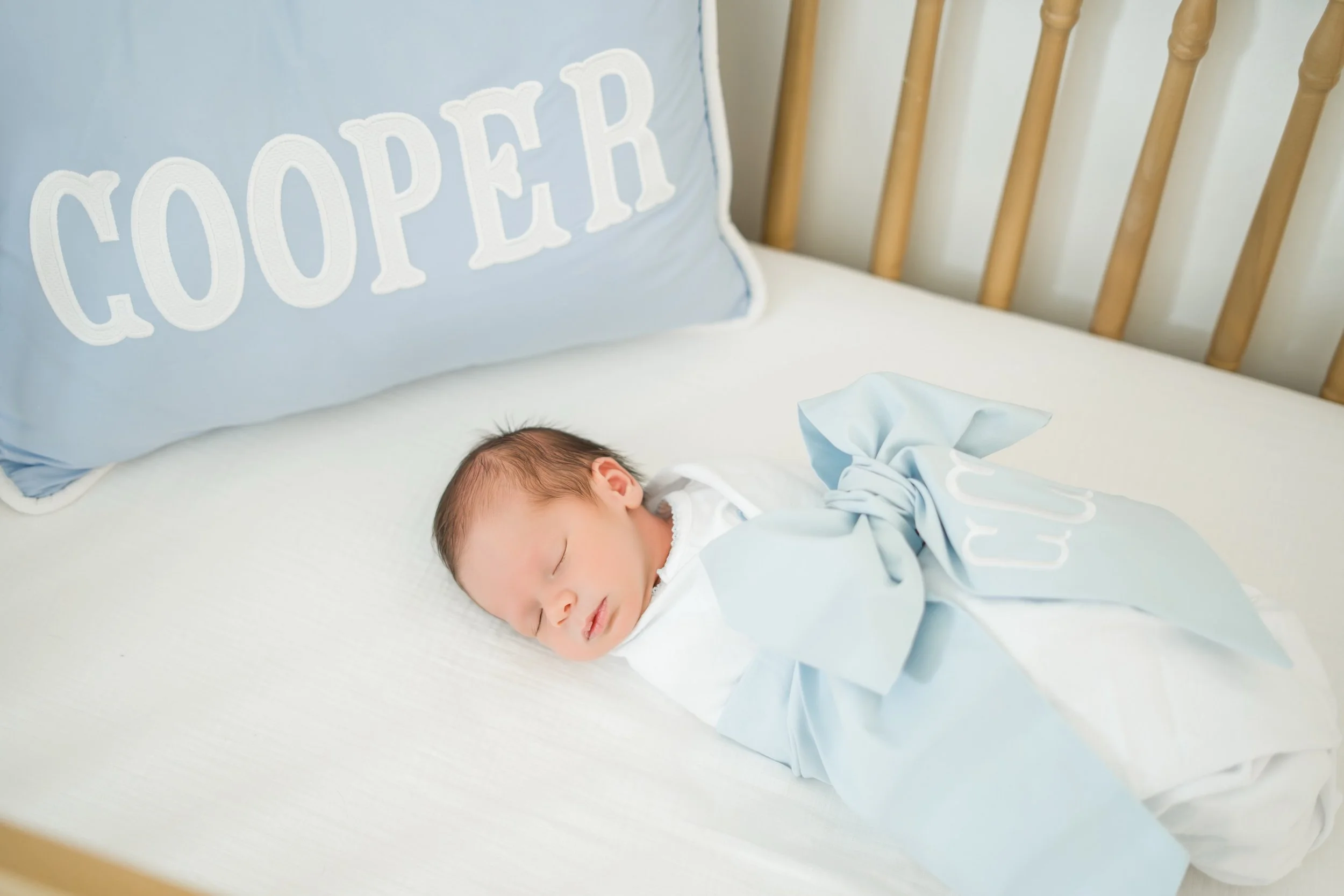If you too love a bow swaddle, all things pastel and light and airy, a good smocked bubble, monogramming heirloom pieces, and the list goes on&hellip; welcome! You&rsquo;re in the right place 👋🏼

#mep #mepnewborns #newbornphotography #lifestylenewb