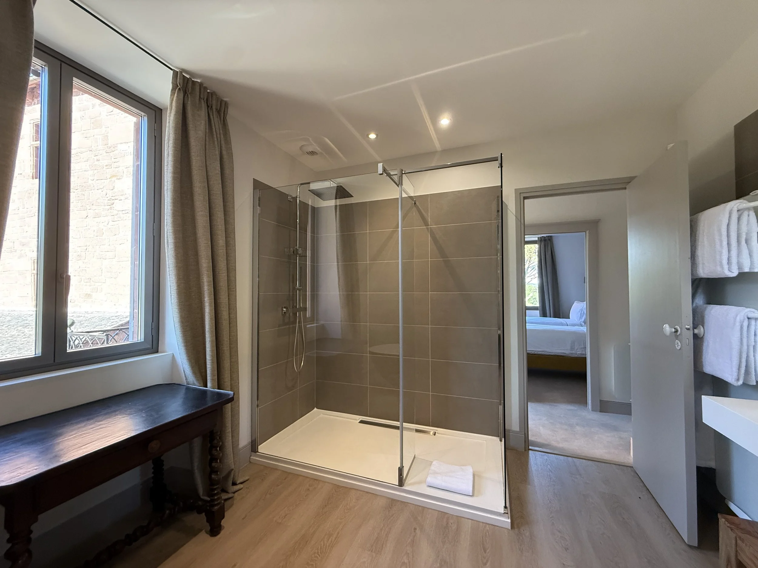 espace douche de la chambre enfants de l'Orangerie