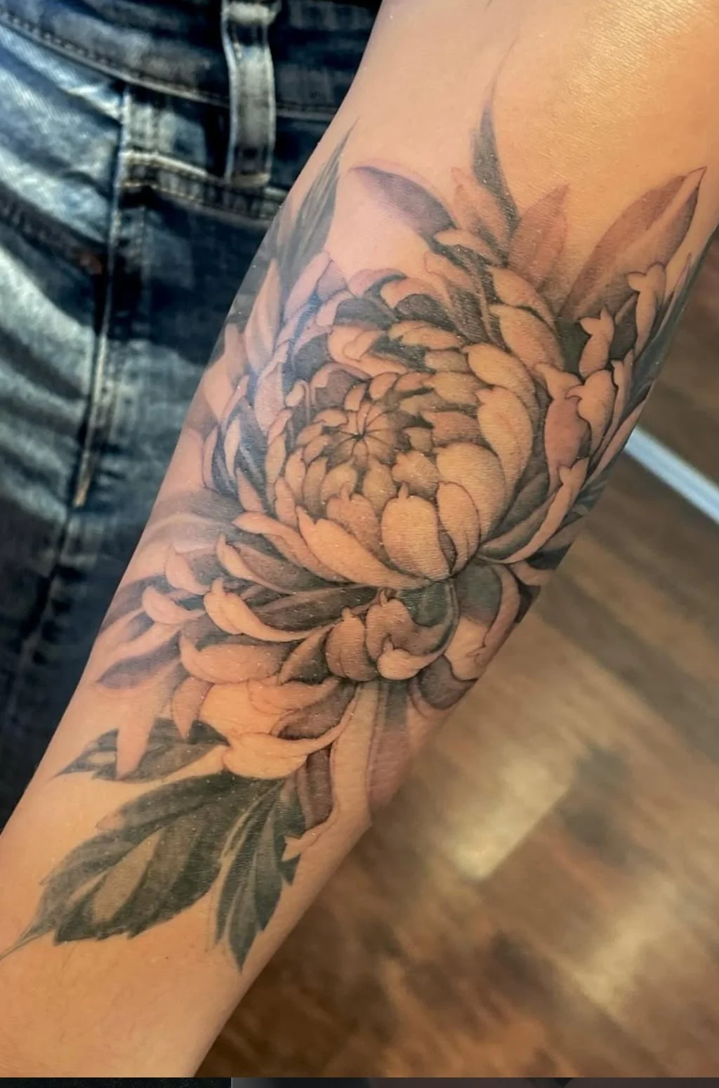 Black-and-grey-Japanese-flower-tattoo-11-by-Marie-Makowski.jpg