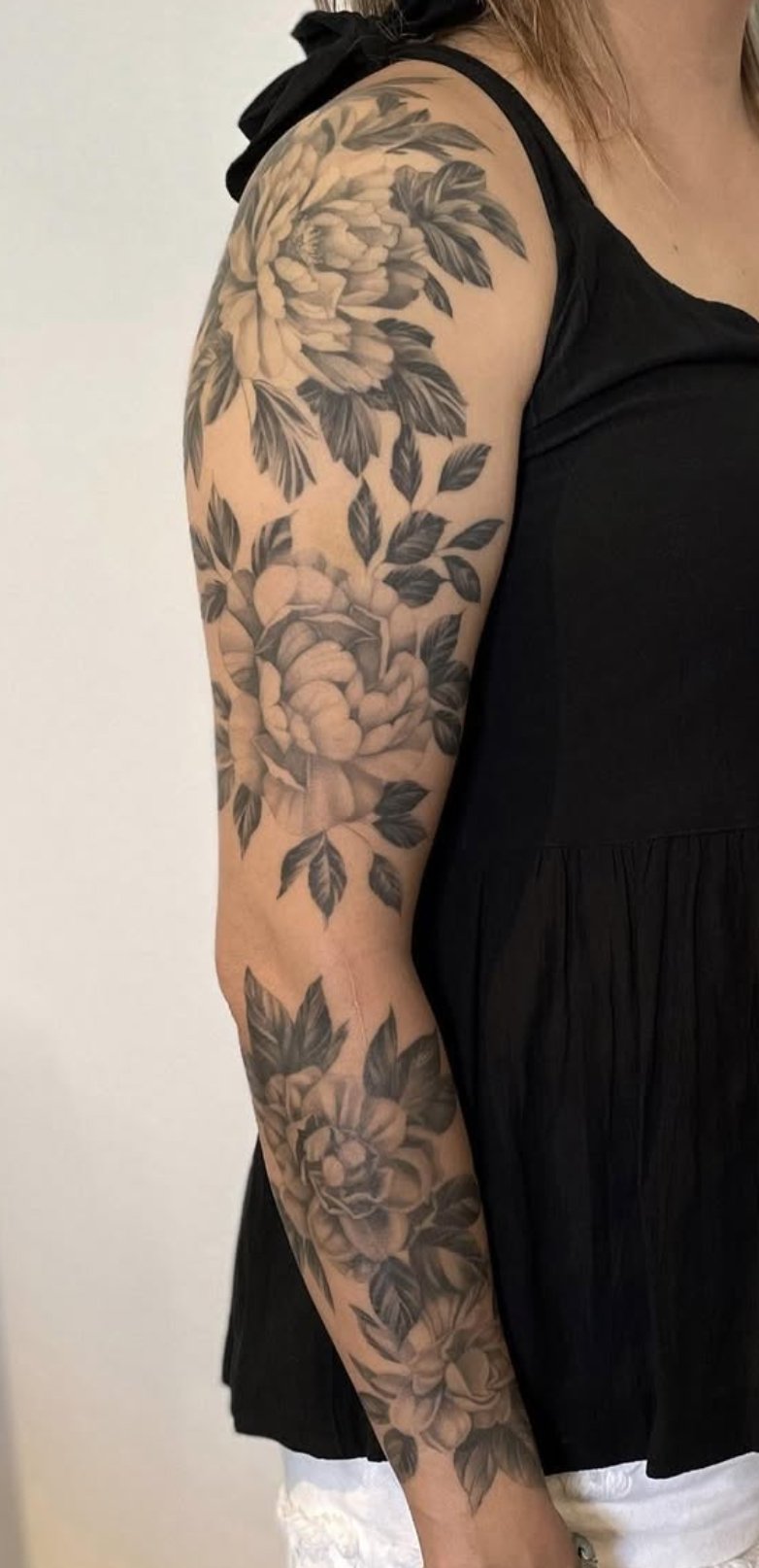Black-and-grey-Japanese-flower-tattoo-121-by-Marie-Makowski.jpg