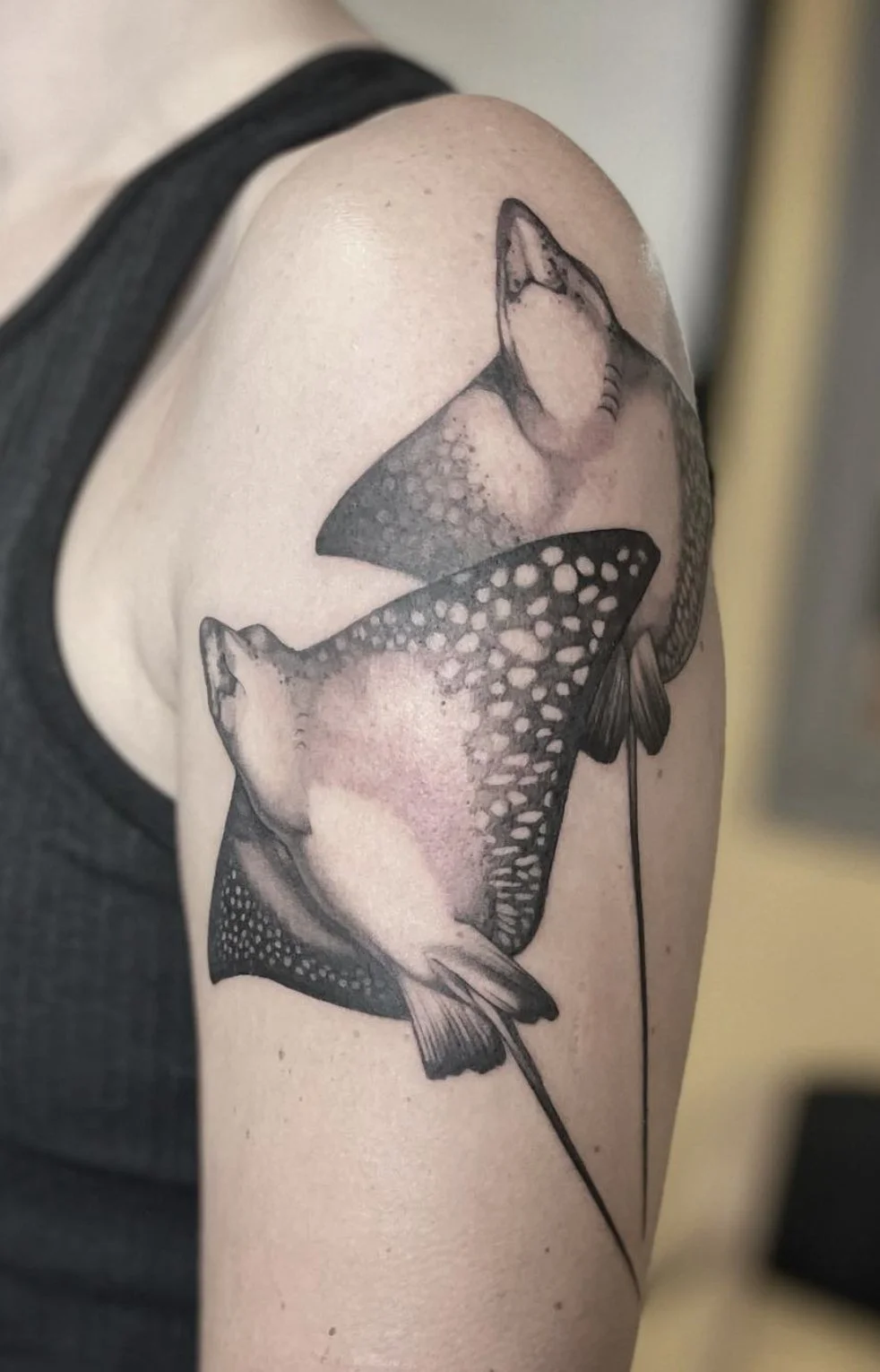 Black-and-grey-manta-tattoo-by-Marie-Makowski.jpg