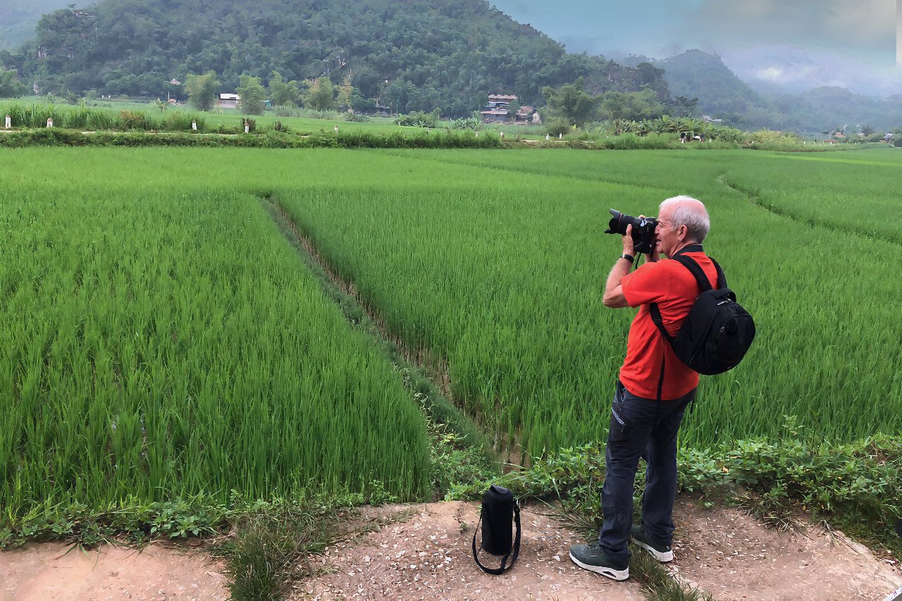 The photographer is waiting for the nature opening hours.