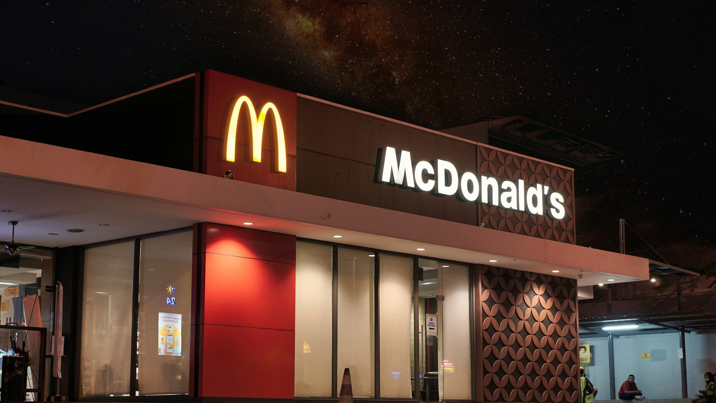 McDonald's Case Study — The Golden Arches Reborn: How Digital Kiosks and All-Day Breakfast Saved a 70-Year-Old Brand