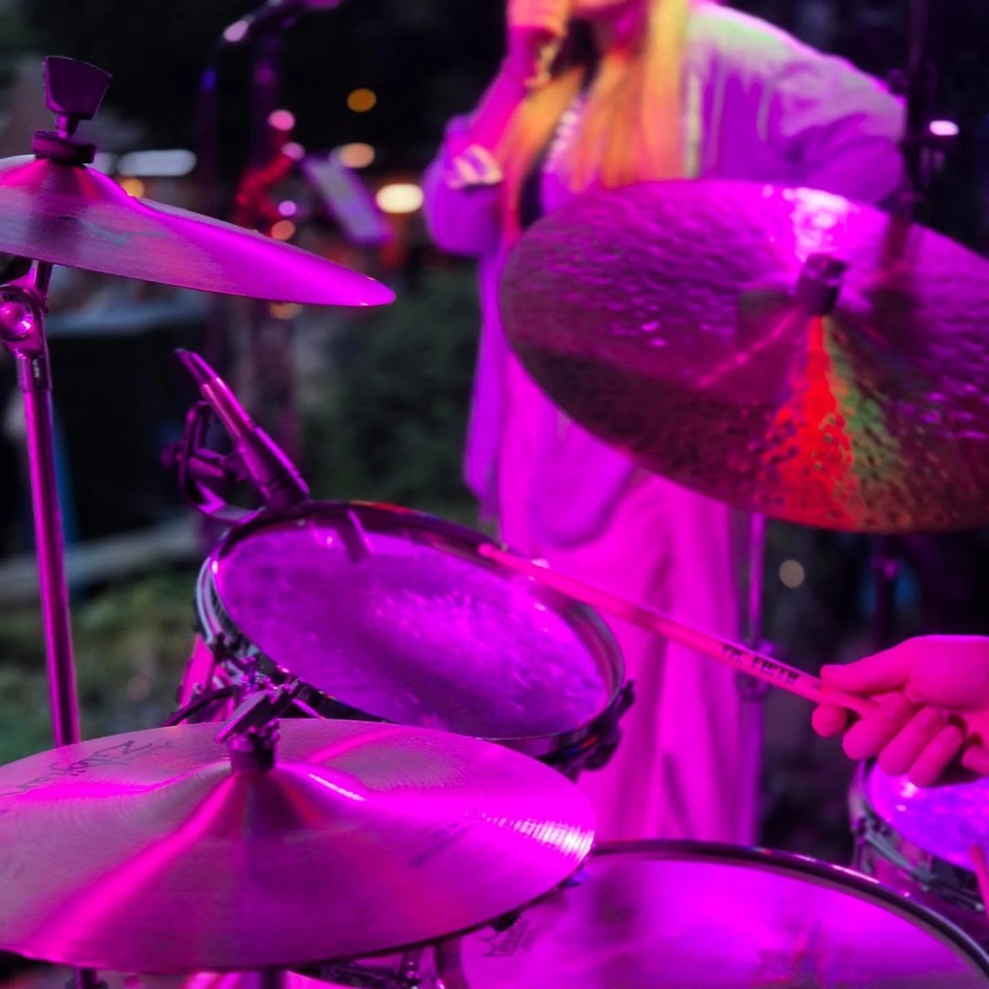 🕺💃 Nothing like a good ol' Party to get those feet a movin'! Our musicians had a cracking time playing for the @theharringtonsawley. From ska classics to modern pop, these guys have got it all! Here's to many more beer festivals to come 🍻✨️

@enco