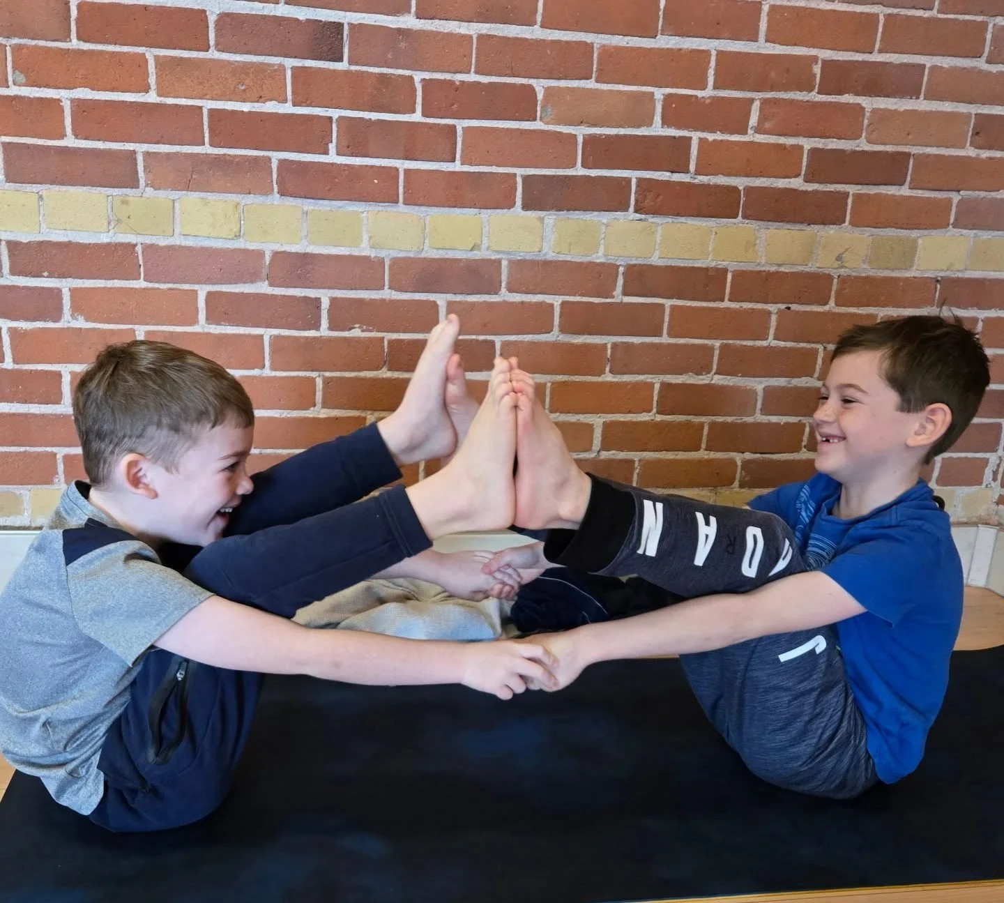 The next Winter Kids' Yoga Workshop is "A Kind Heart ❤️ " 

Sunday, February 15th from 9:30am-10:30am

@therootstudio in Perth

Ages 5-9

$22/class (tax included)

@wingsoflightwellness or wingsoflightwellness@hotmail.com to sign up.