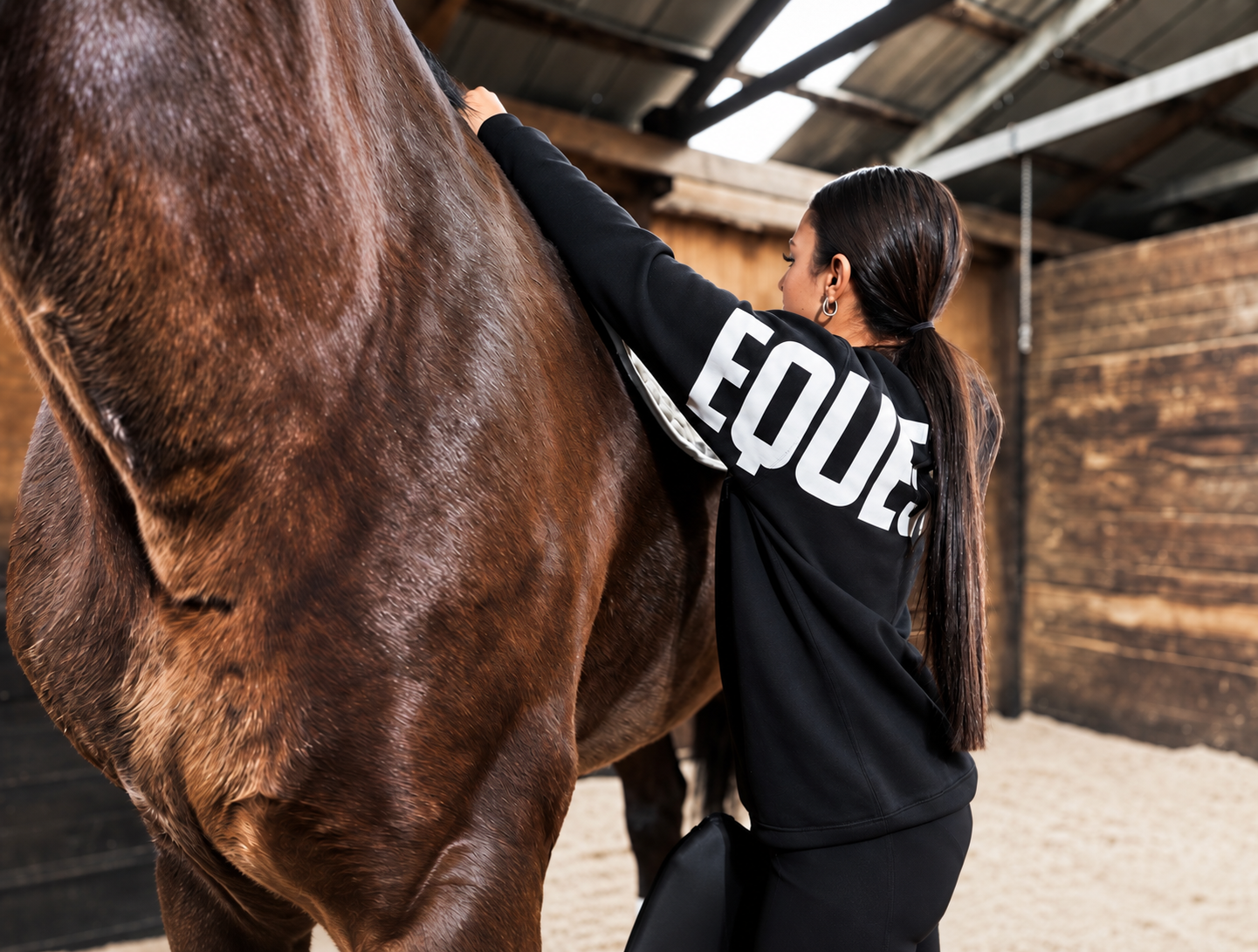 EQUESTRIAN_back_crewneck_sweatshirt-3.png