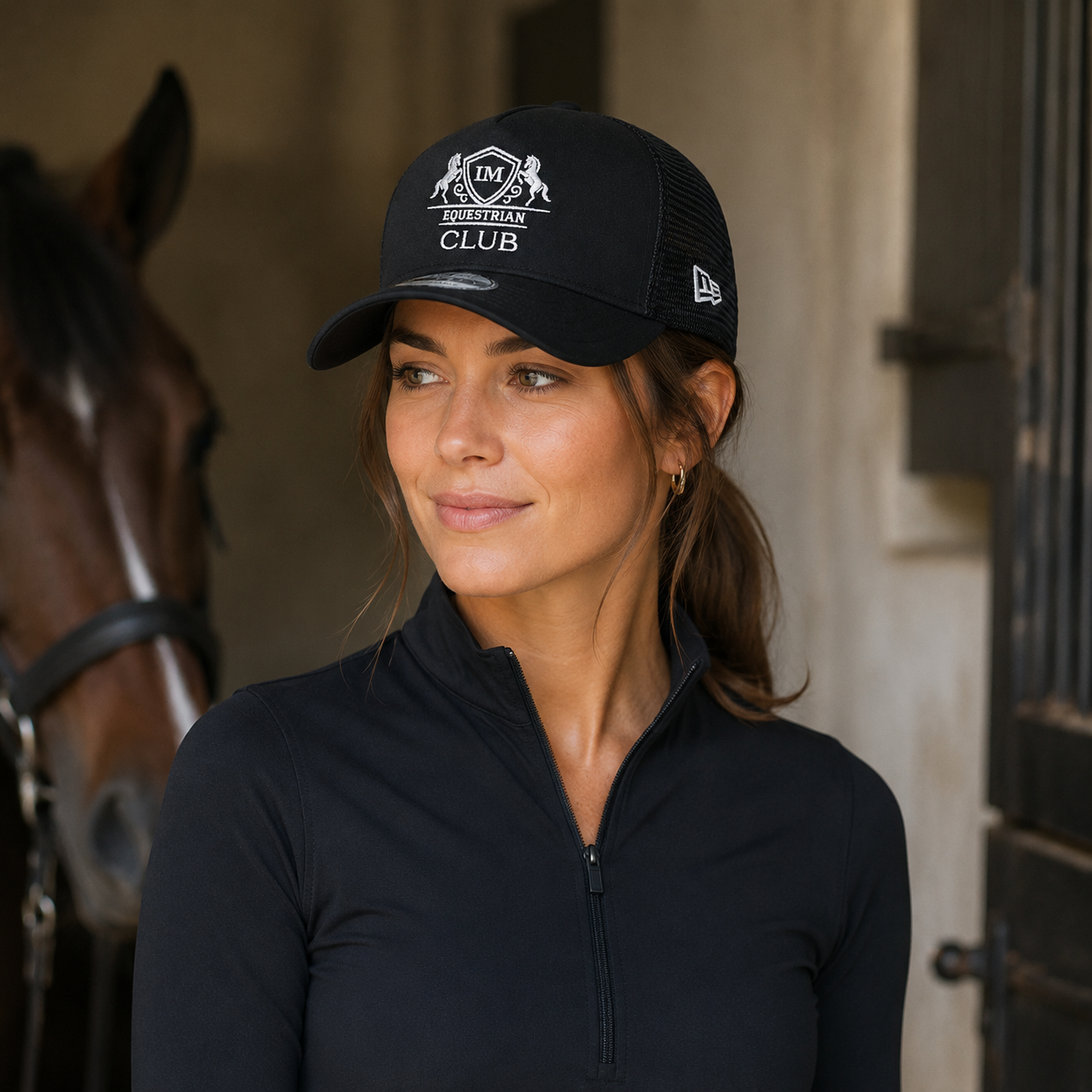 Women_black_hat.png
