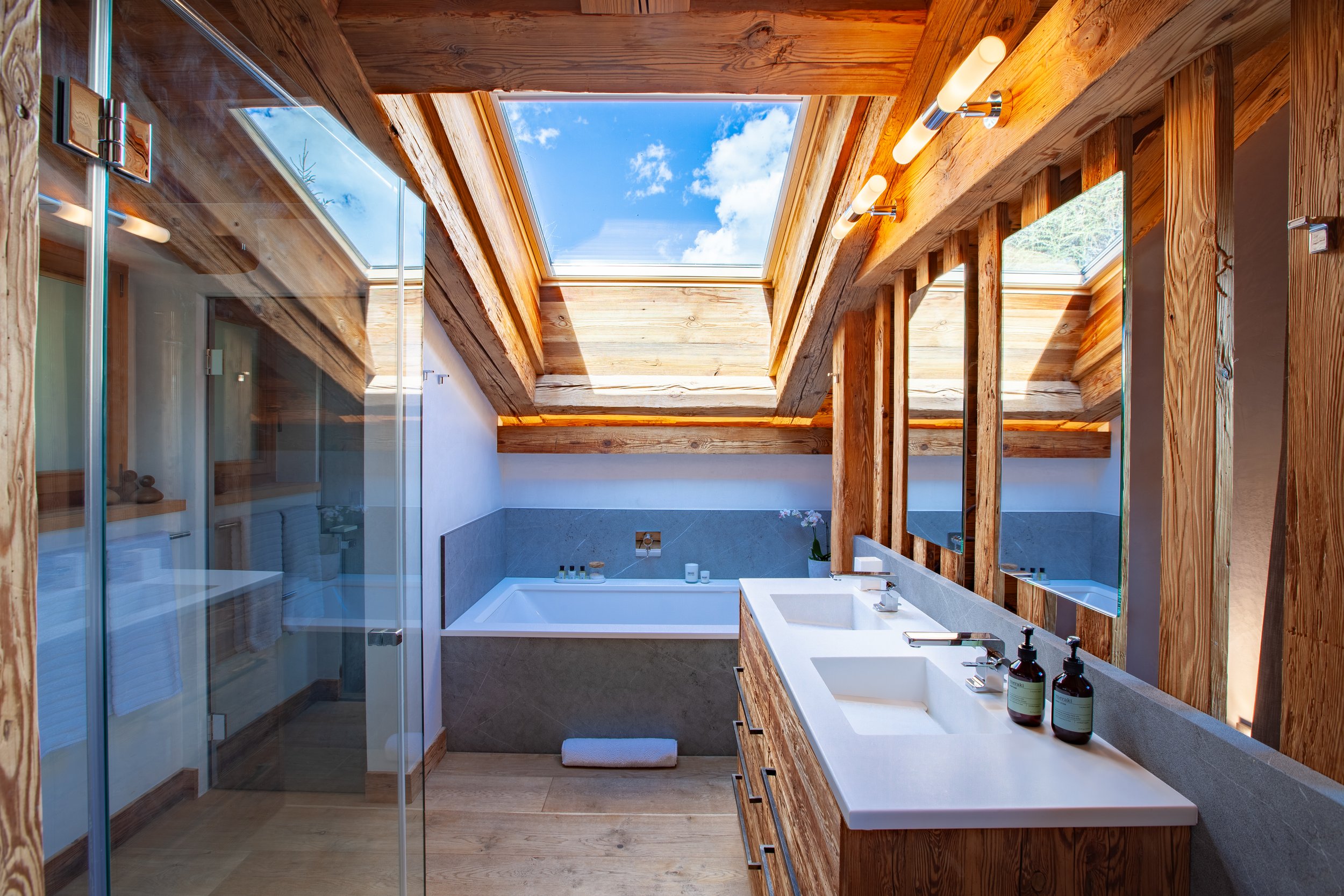 Master bathroom with large Velux skylights, luxury ski chalet Chalet la Vigne Verbier Switzerland