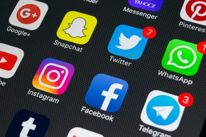 Smartphone screen displaying various social media app icons including Google+, Snapchat, Twitter, WhatsApp, Instagram, Facebook, and Telegram with notification badges.
