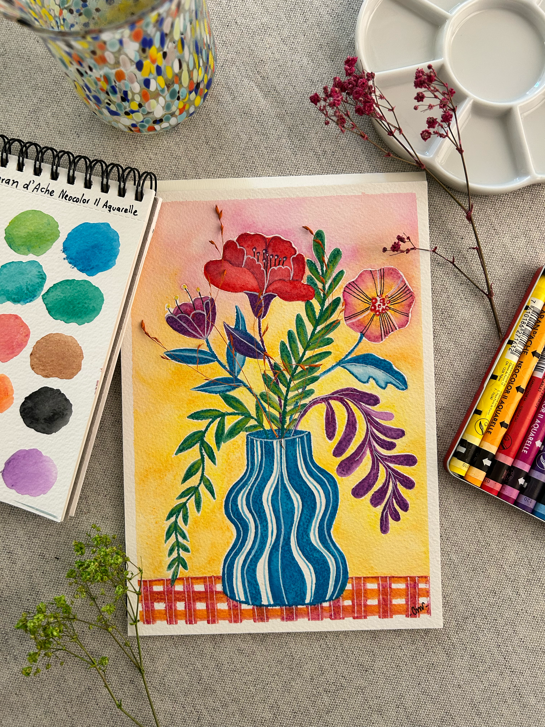 Ilustración en acuarela de flores coloridas en jarrón pintada a mano por Carlissima.