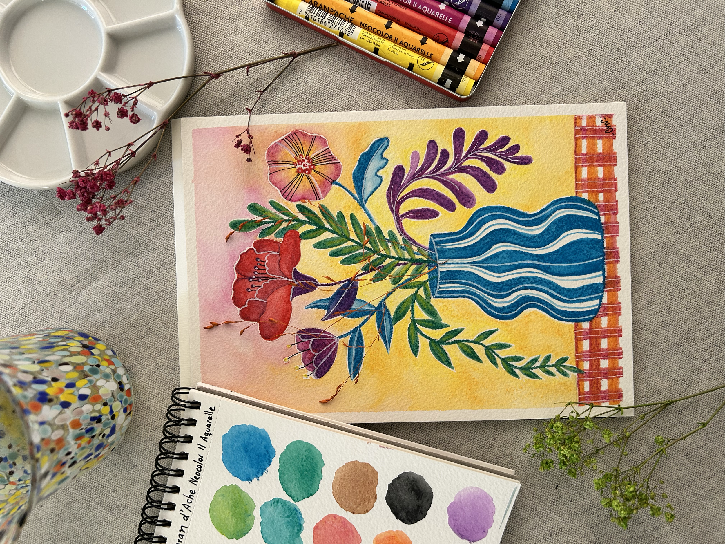 Ilustración en acuarela de flores coloridas en jarrón pintada a mano por Carlissima.