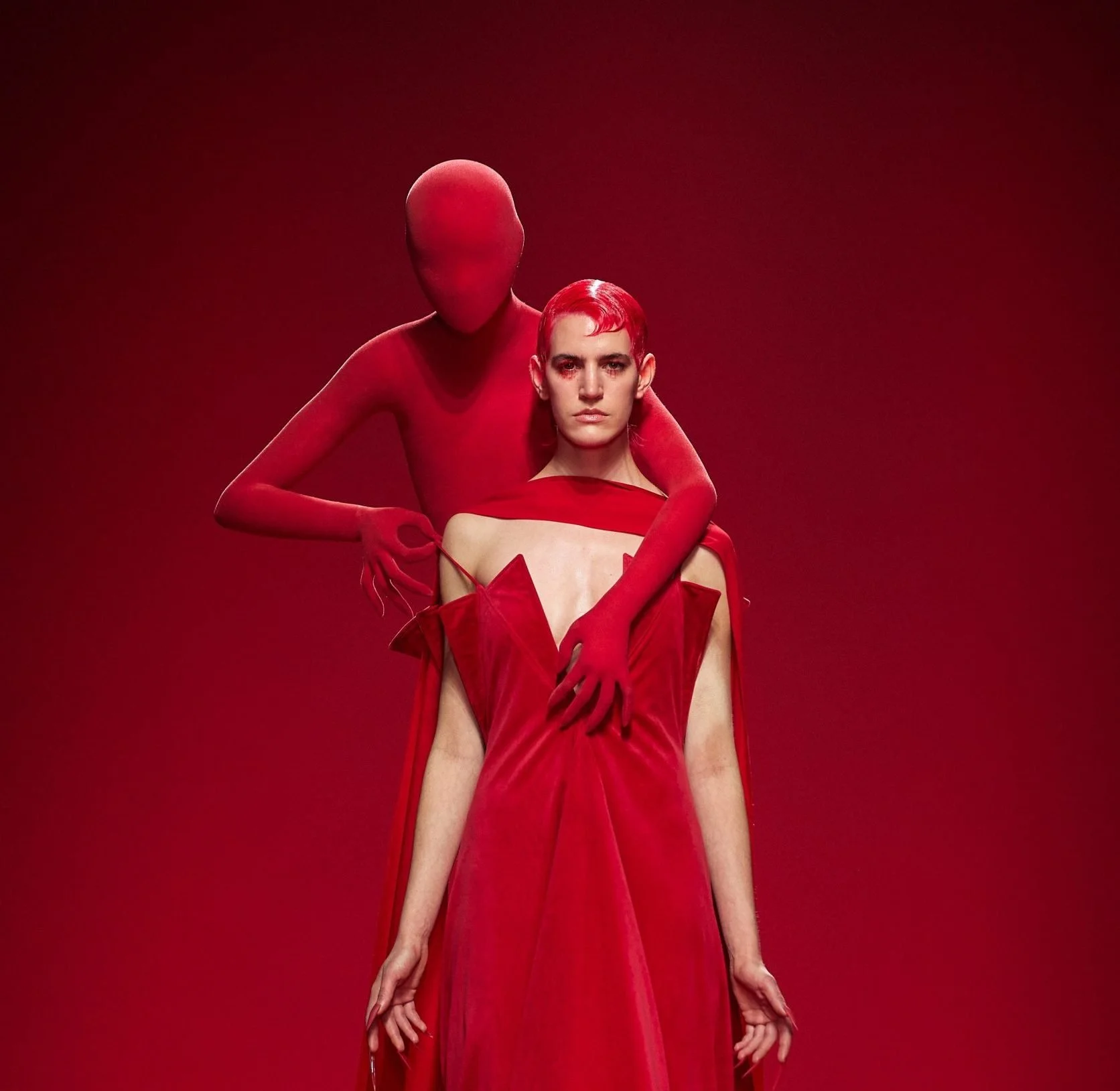 ROBERT WUN SS24: Scary and provocative thoughts on Haute Couture