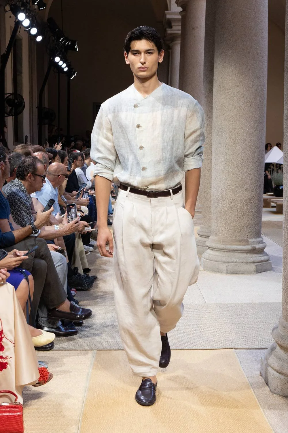 giorgio-armani-ss27-desfile-milan-96.jpg