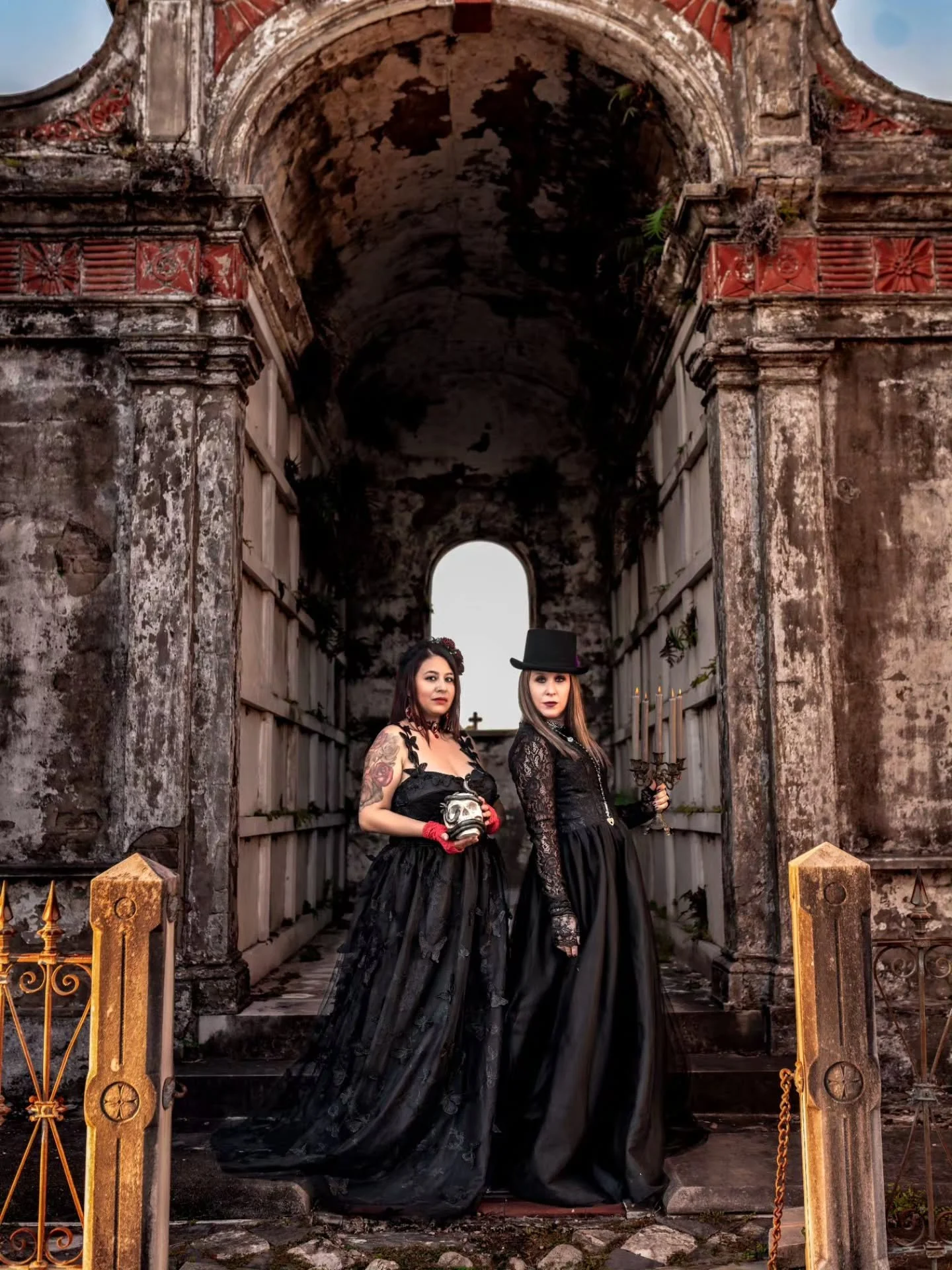 The vampy besties are reuniting tonight in New Orleans!

Only 24 hours until the @annericevampireball