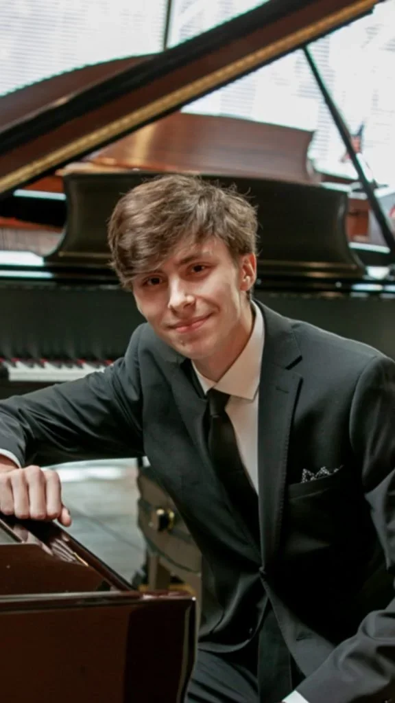 Live Music: Rhys Phillips (piano)