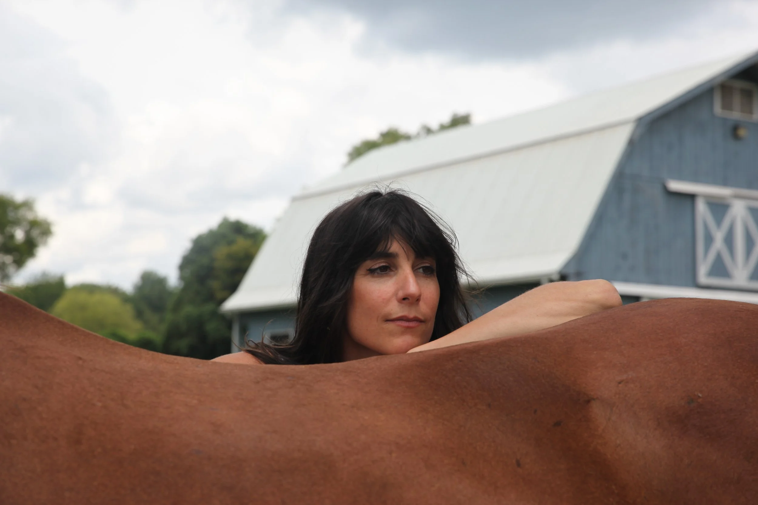Artist Nicki Bluhm at her home 
