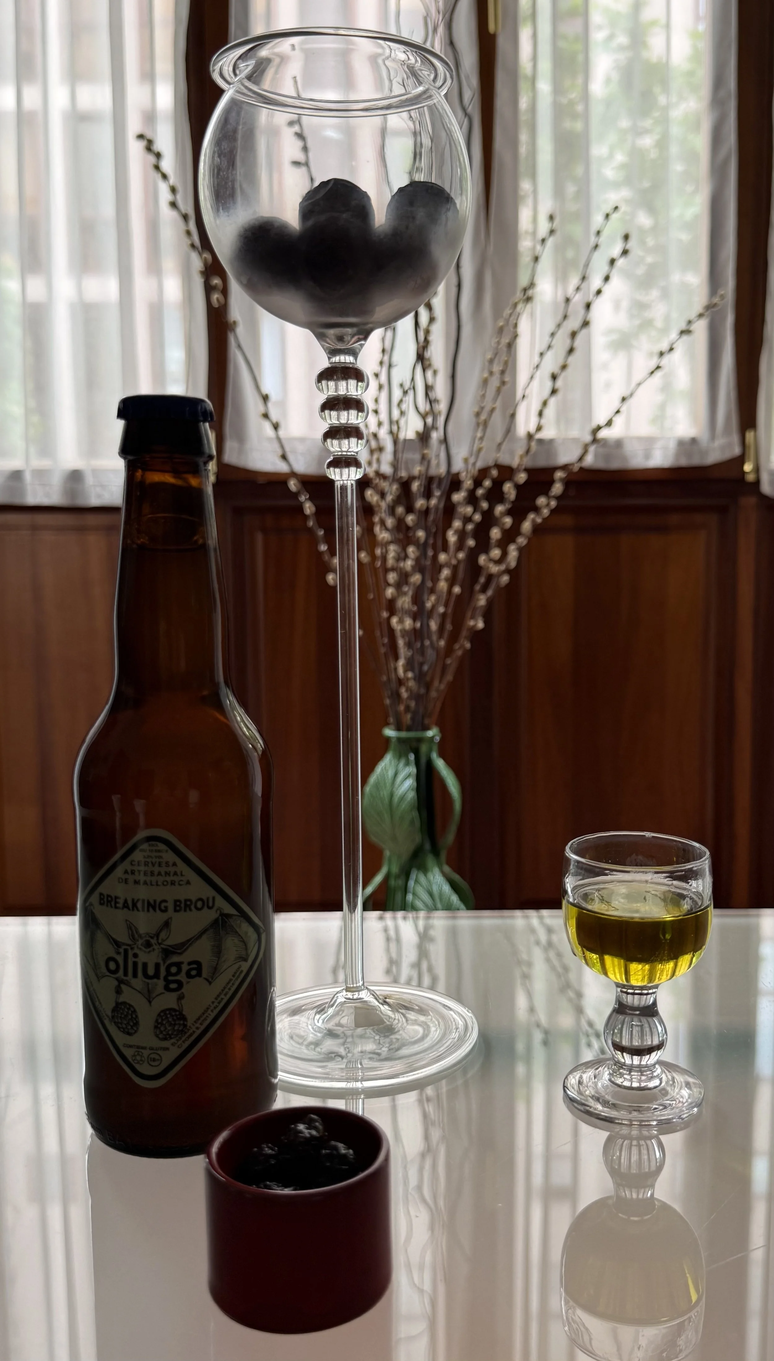 Olea Club Palma — Mallorcan craft beer pairing with black olives and organic extra virgin olive oil tasting in a private historic apartment.