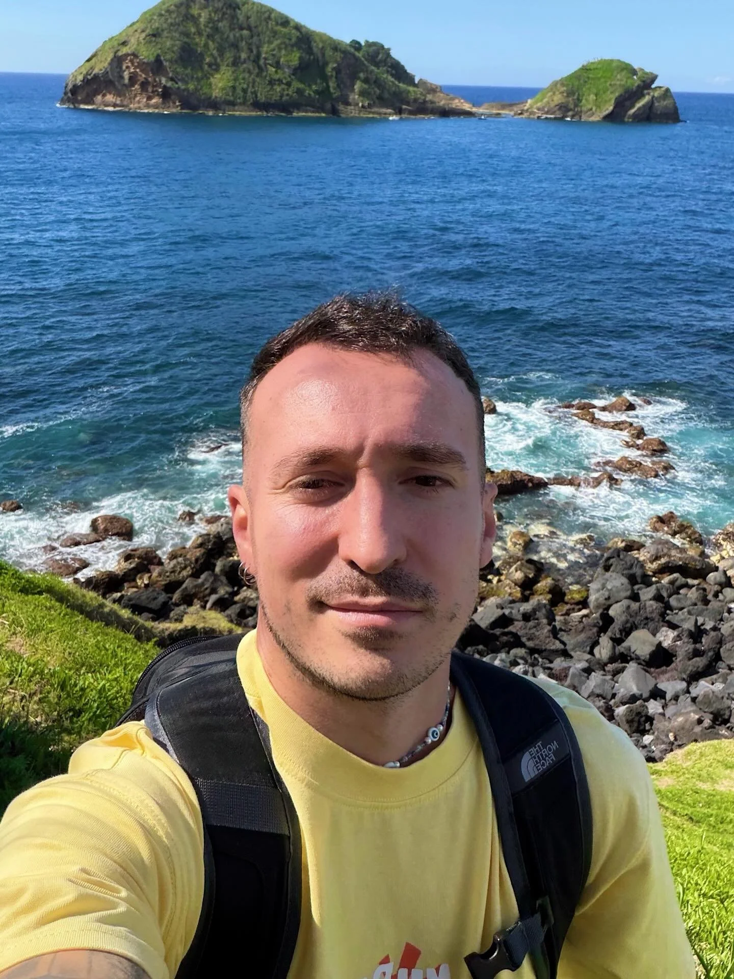 en el haw&aacute;i de europa 🌺
kil&oacute;metros de rutas, cien cascadas y posiblemente el verde m&aacute;s bonito que he visto nunca junto a mis amigos 🌿🦋💕🌞🌸 gracias azores!!