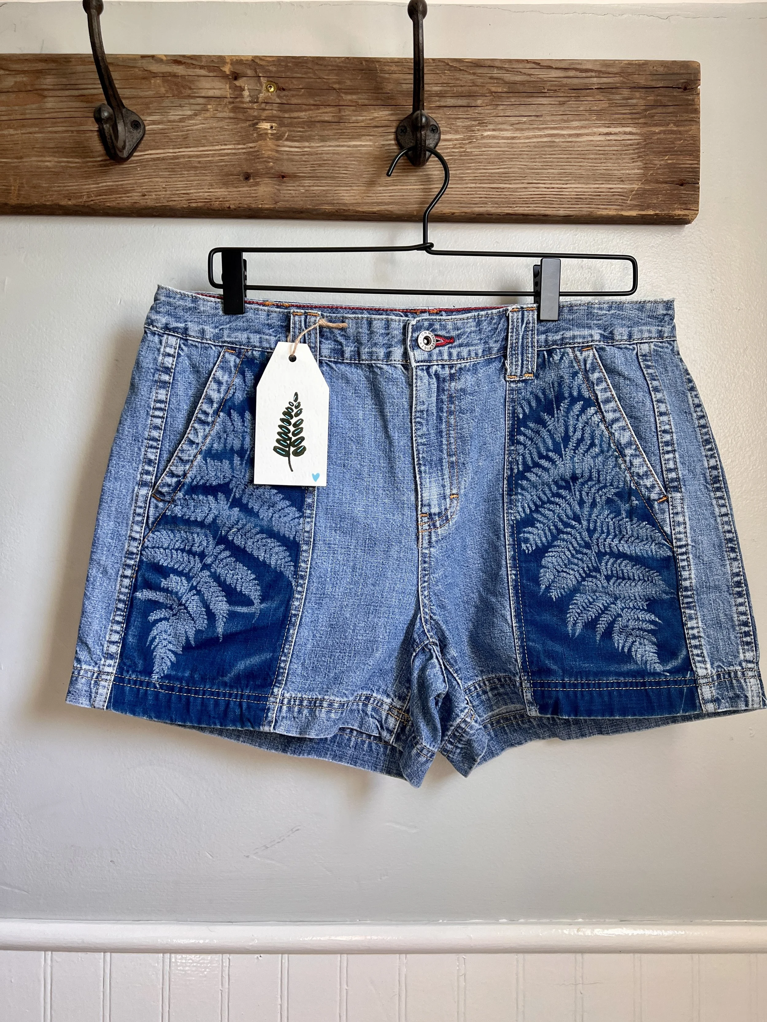 Vintage Shorts - Tommy Hilfiger | 12