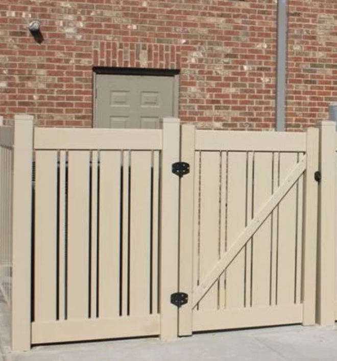 5′ High “Yarrow” Style Semi-Private in Wicker Color