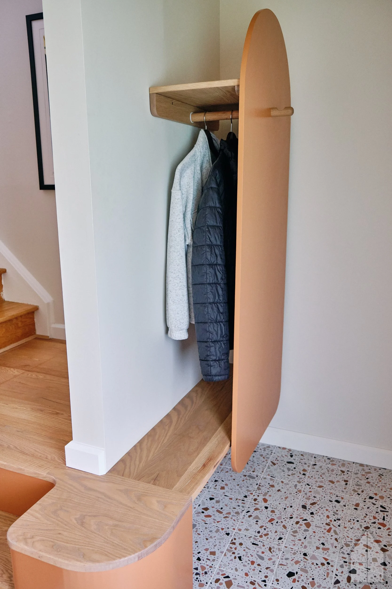 Slim closet design