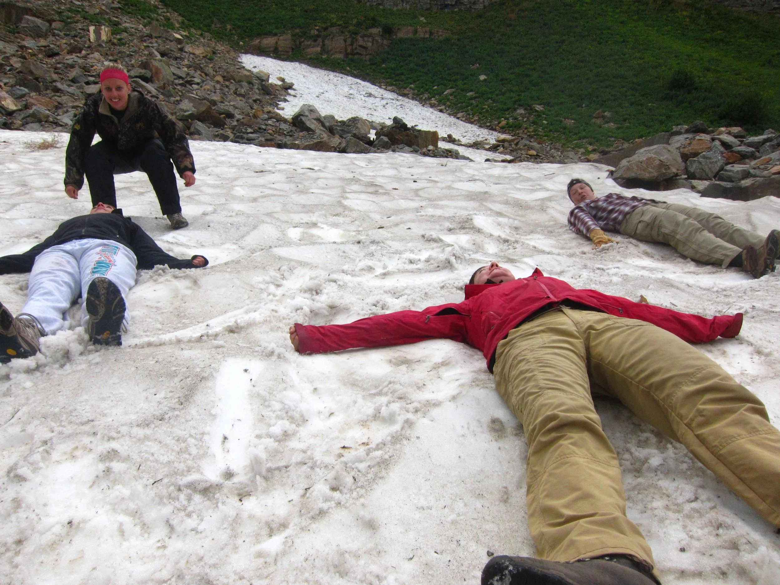 2011_student_vol_heart_snow_angel.JPG