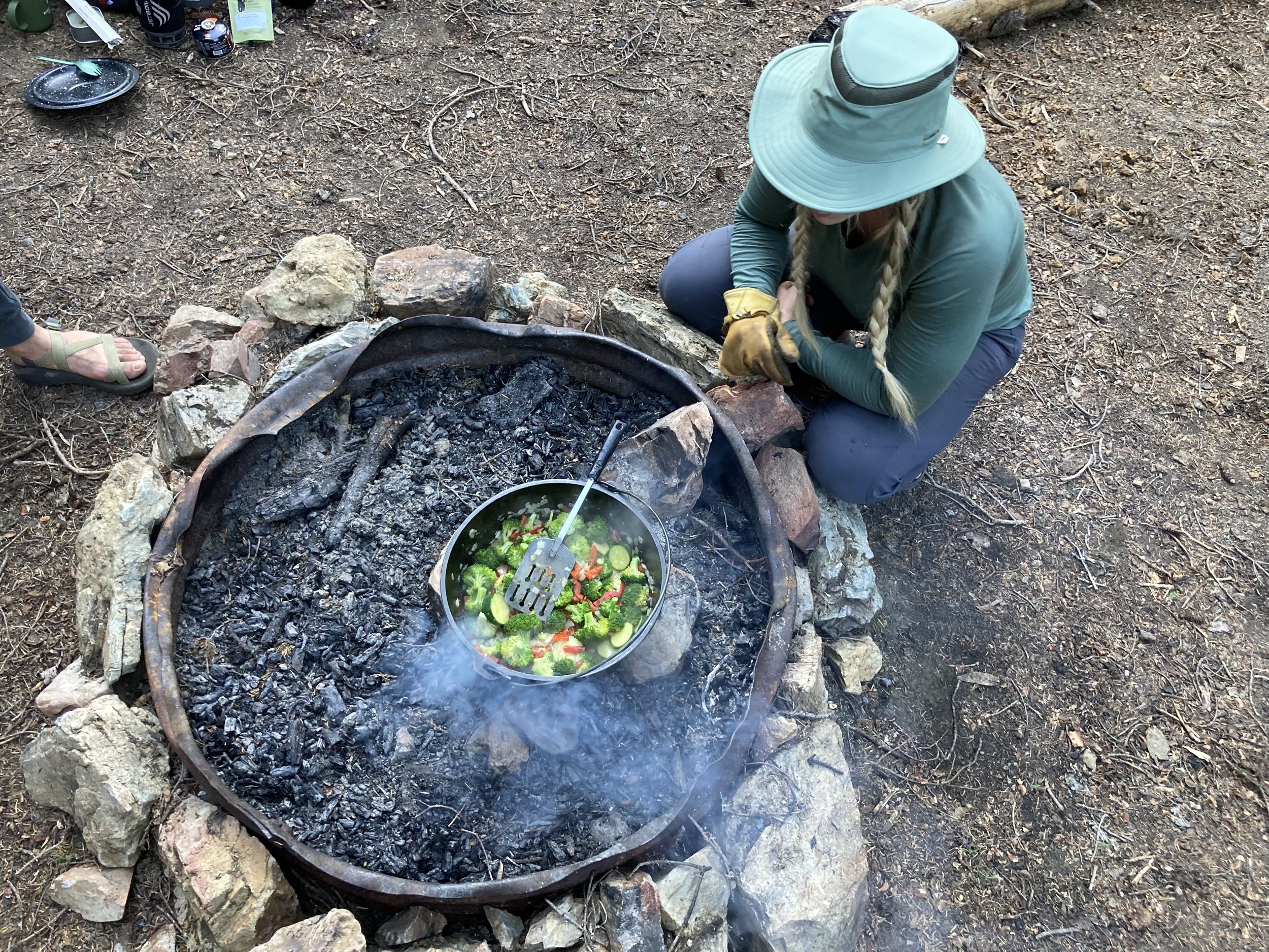 Volunteer_cooking@camp_(1).jpg