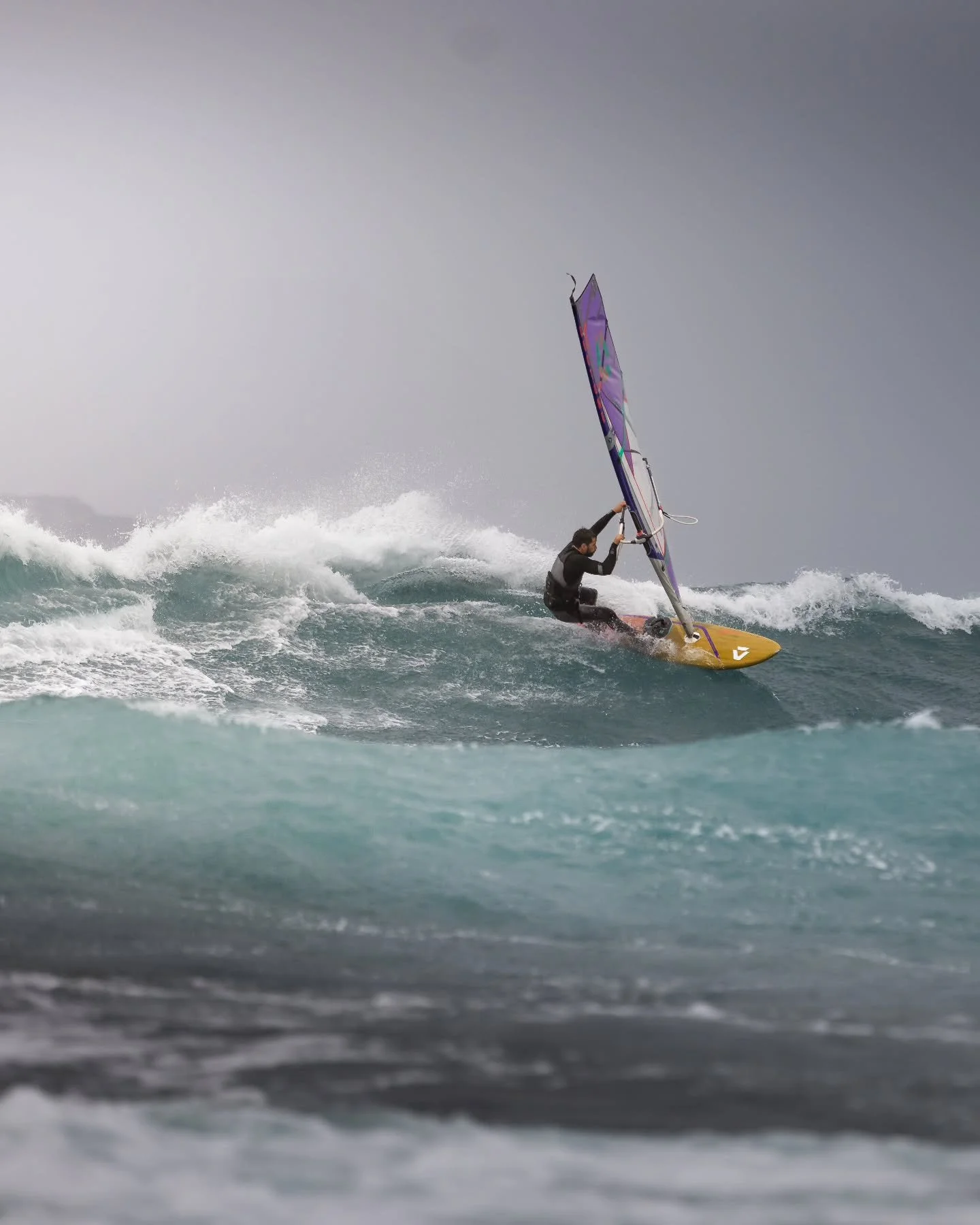 Solo session at the homespot, not behind the lens for once. 
@duotone.windsurfing @ion_international
#windsurfing #croatia #visitlosinj