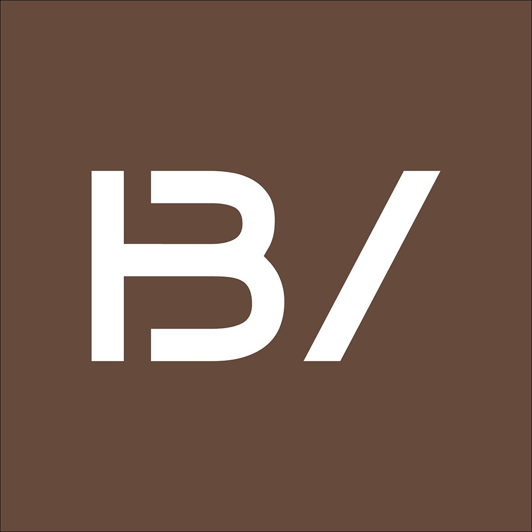 Brown background with large white text showing 'B/'.
The logo of the renowned luxury hotel Bellevue in Mali Lošinj.