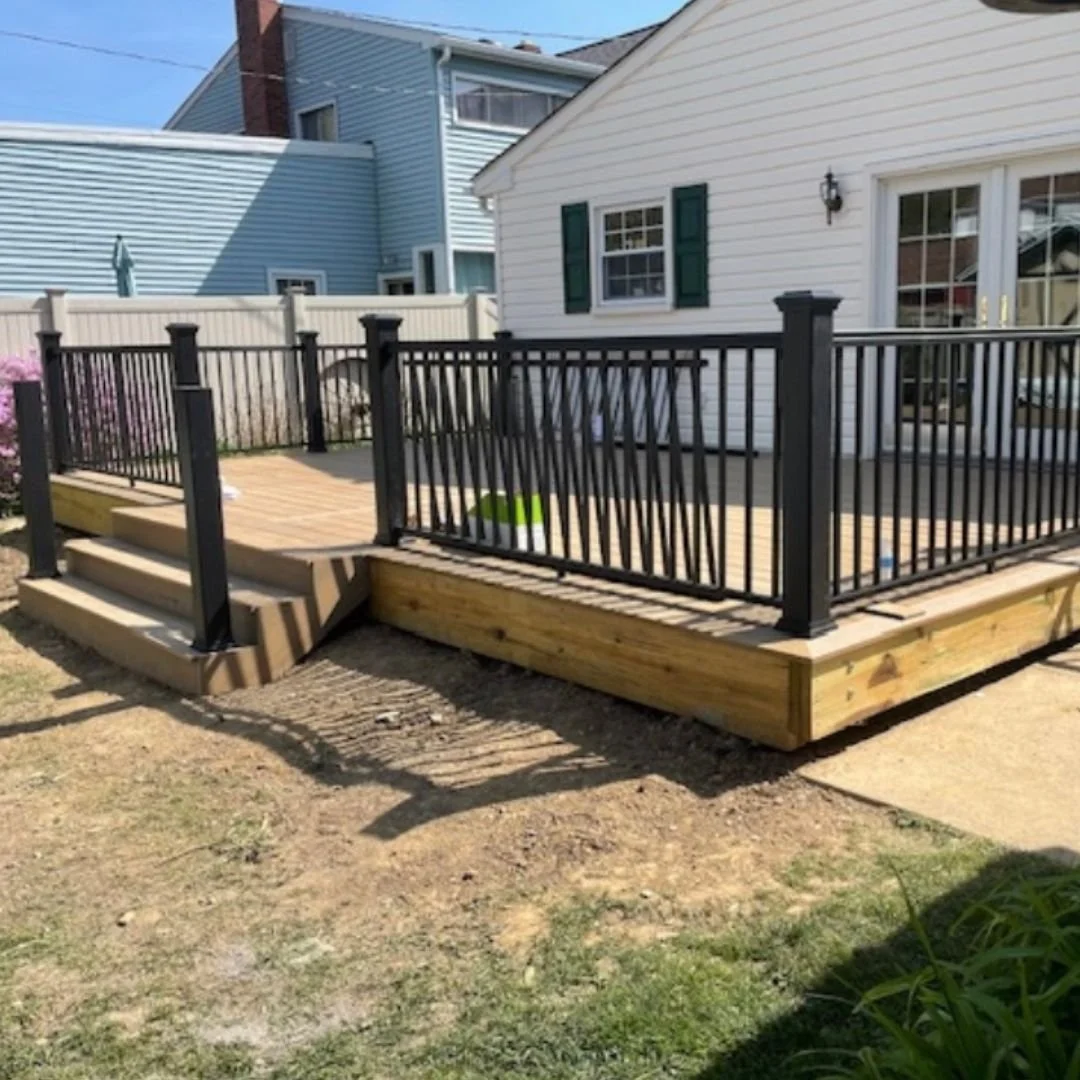 Composite deck with black aluminum railing and built-it steps in Warrington, PA