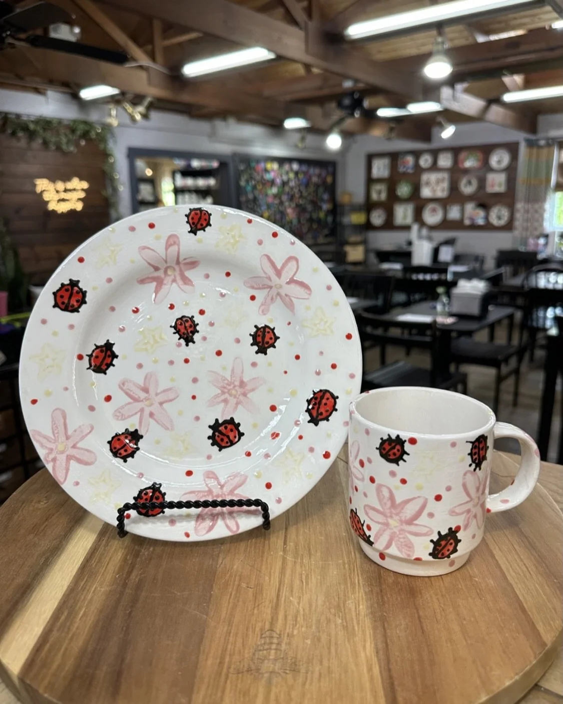 Who doesn&rsquo;t need a cute matching coffee mug and dessert plate set?!? 

#paintingmugs #mugideas #pyop #potterystudio