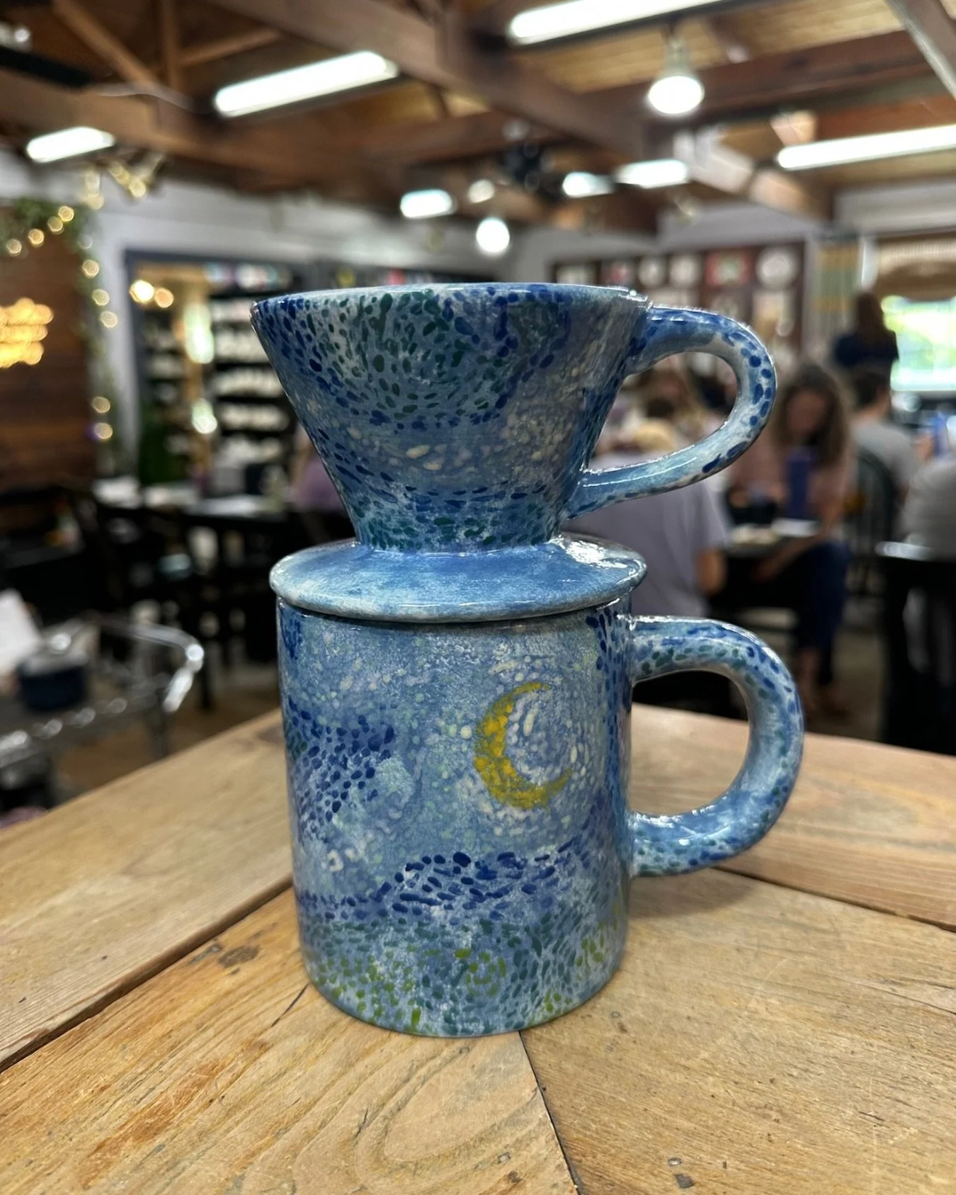 The DIY pour over coffee set deserves in moment in the spotlight 😍

A super talented customer painted this last week, and I was so excited to see this one come out of the kiln!

My expectations were high, and somehow it still looks better than I cou