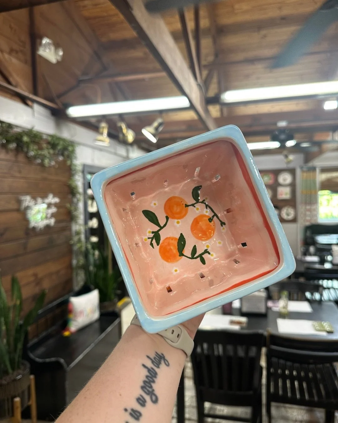 These berry baskets are bringing berry season to the studio 🍓🫐🎨

And if we&rsquo;ve learned anything this summer it&rsquo;s WASH YOUR PRODUCE, and what better way than your own custom strainer?? 

This week is the last week of our summer hours! So