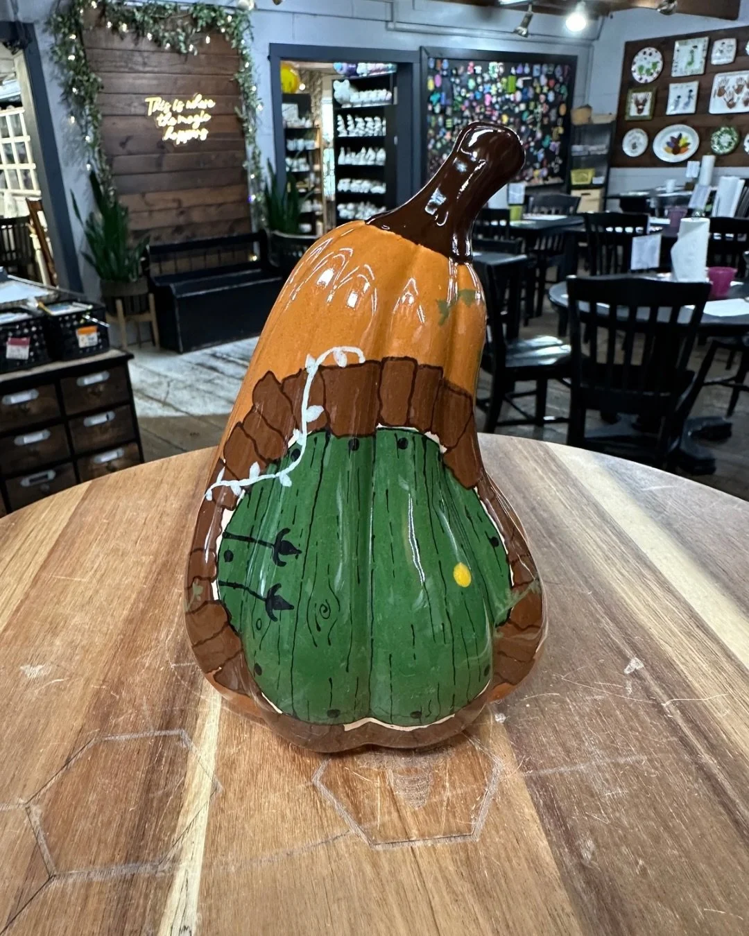 The Hobbit + Pumpkins = Perfection 🎃🎨

These LOTR inspired pumpkins will always be some of our faves! 

#fallpottery #potteryideas #pumpkinpainting #pumpkinpottery