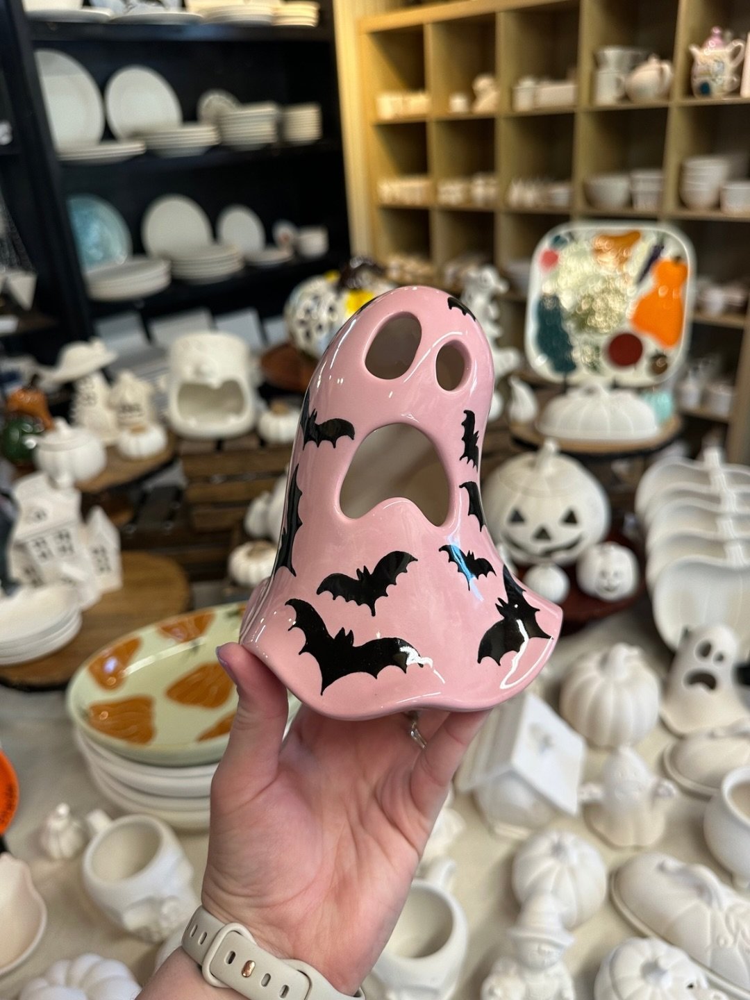 Can you believe there&rsquo;s only a few weekends left to paint fall pottery before we switch over to Christmas?? 🎄 🎨🎃

We&rsquo;ve seen y&rsquo;all asking about light-up Christmas trees and other holiday pieces! We actually keep a huge stock of h