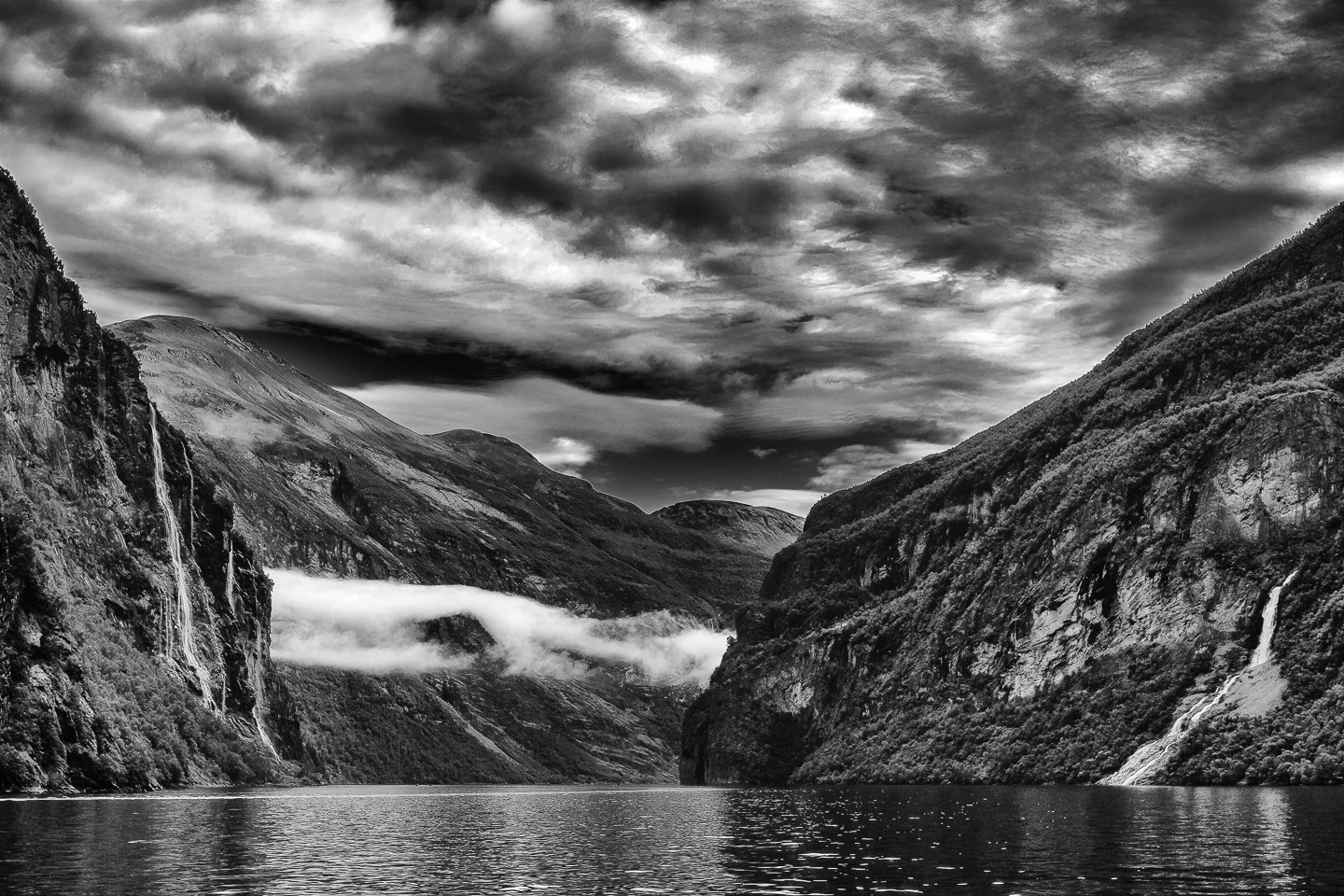 Seven Sisters Falls (left) / Bridal Veil Falls (right)

