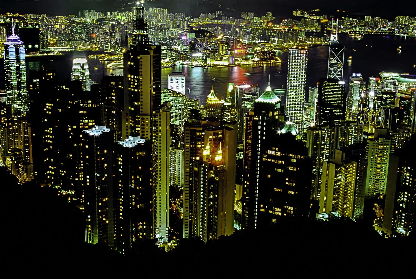Hong Kong at night (2002)
