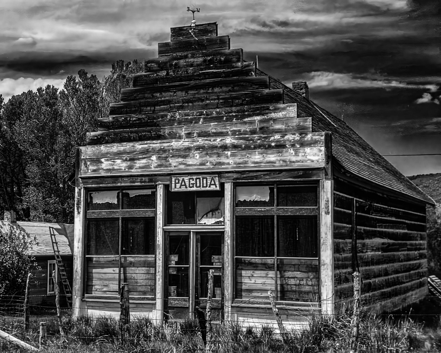 Abadoned building, Pagoda (1972)