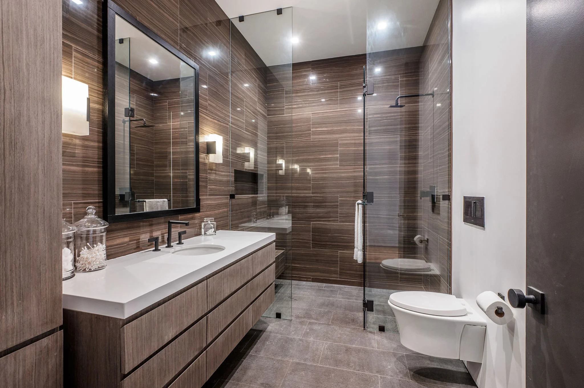 Bathroom 2.jpg