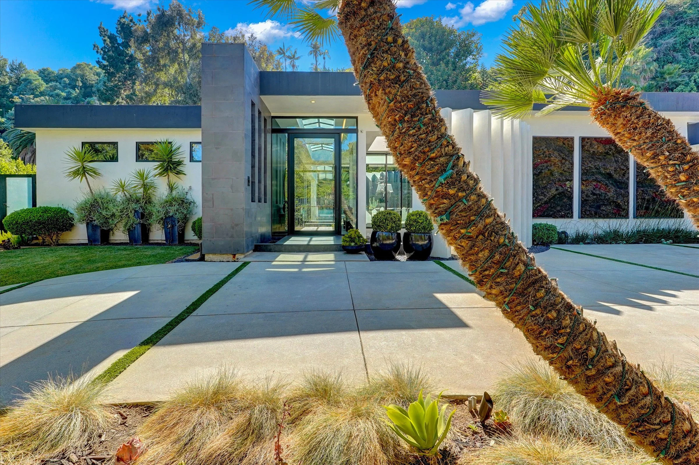 2-1049 Loma Vista Dr-3.jpg