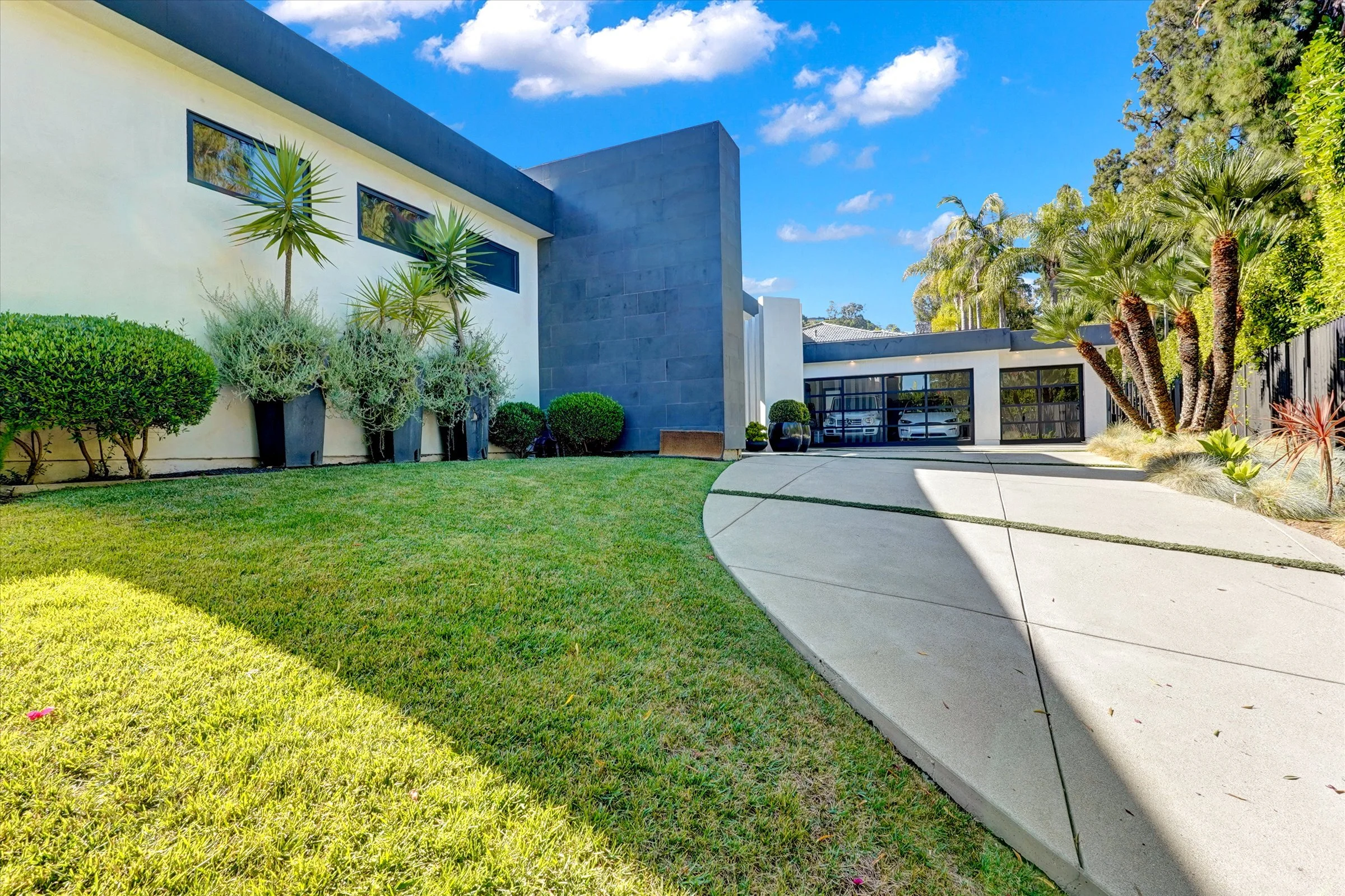 3-1049 Loma Vista Dr-1.jpg