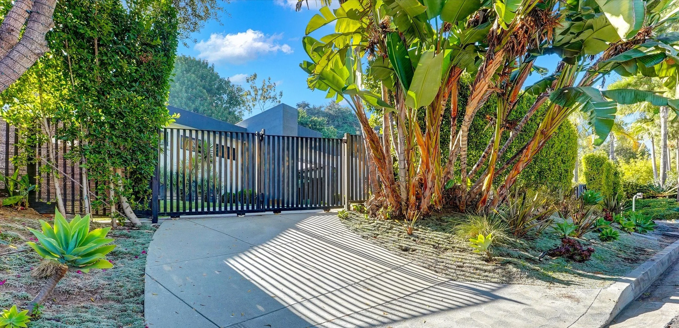 04-1049 Loma Vista Dr-4.jpg