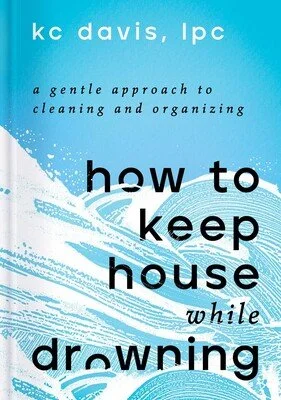 Book cover of "How to Keep House While Drowning" by K.C. Davis